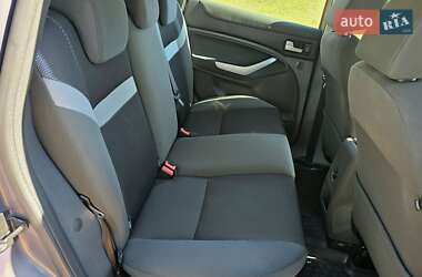 Позашляховик / Кросовер Ford Kuga 2012 в 