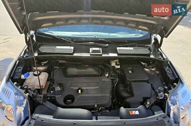 Позашляховик / Кросовер Ford Kuga 2012 в 