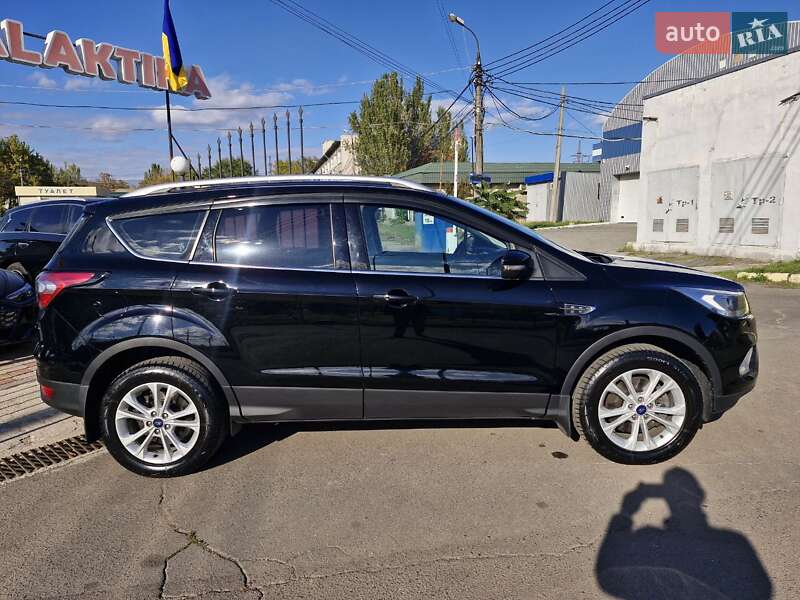 Позашляховик / Кросовер Ford Kuga 2019 в Миколаєві
