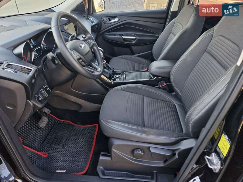 Позашляховик / Кросовер Ford Kuga 2019 в Миколаєві