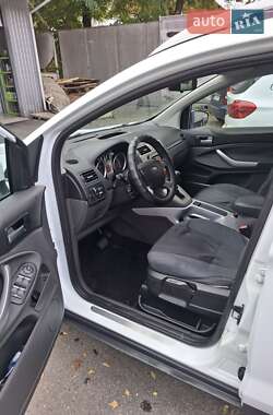 Позашляховик / Кросовер Ford Kuga 2010 в  фото 15 Позашляховик / Кросовер Ford Kuga 2010 в
