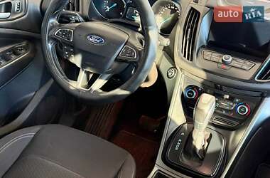 Внедорожник / Кроссовер Ford Kuga 2017 в 