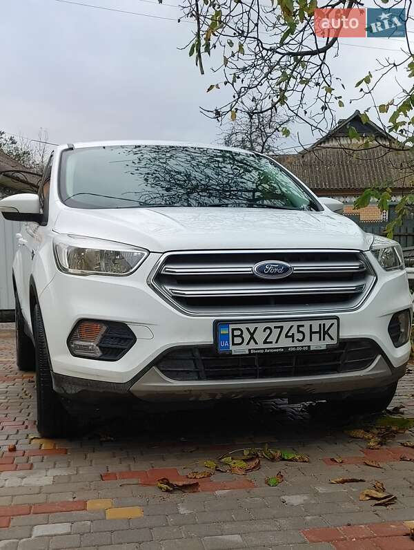 Внедорожник / Кроссовер Ford Kuga 2017 в Каменец-Подольском