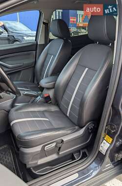 Внедорожник / Кроссовер Ford Kuga 2010 в 