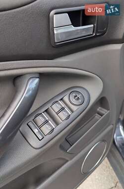Внедорожник / Кроссовер Ford Kuga 2010 в 