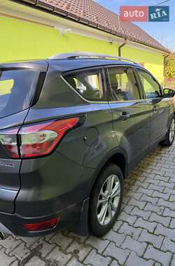 Позашляховик / Кросовер Ford Kuga 2018 в  фото 4 Позашляховик / Кросовер Ford Kuga 2018 в