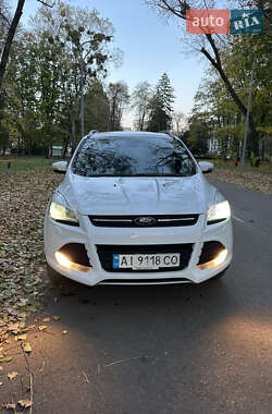 Позашляховик / Кросовер Ford Kuga 2015 в 