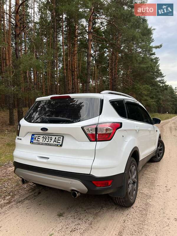 Позашляховик / Кросовер Ford Kuga 2019 в Києві