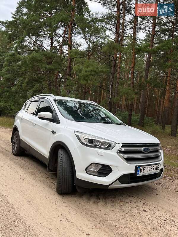 Позашляховик / Кросовер Ford Kuga 2019 в Києві