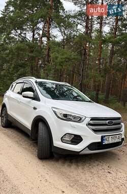 Внедорожник / Кроссовер Ford Kuga 2019 в 