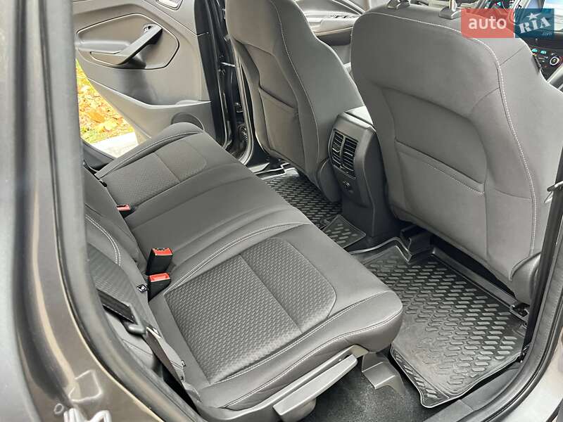 Внедорожник / Кроссовер Ford Kuga 2017 в Киеве