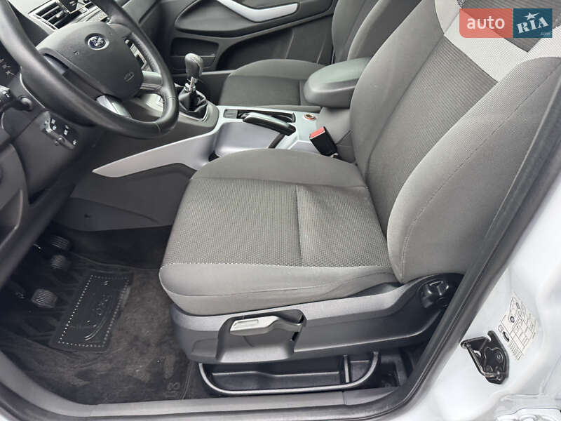 Позашляховик / Кросовер Ford Kuga 2011 в Києві