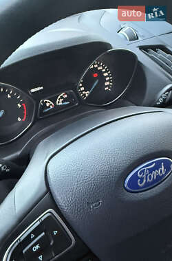 Позашляховик / Кросовер Ford Kuga 2019 в  фото 31 Позашляховик / Кросовер Ford Kuga 2019 в