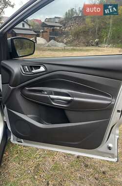 Позашляховик / Кросовер Ford Kuga 2014 в  фото 18 Позашляховик / Кросовер Ford Kuga 2014 в