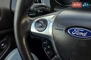 Внедорожник / Кроссовер Ford Kuga 2013 в 