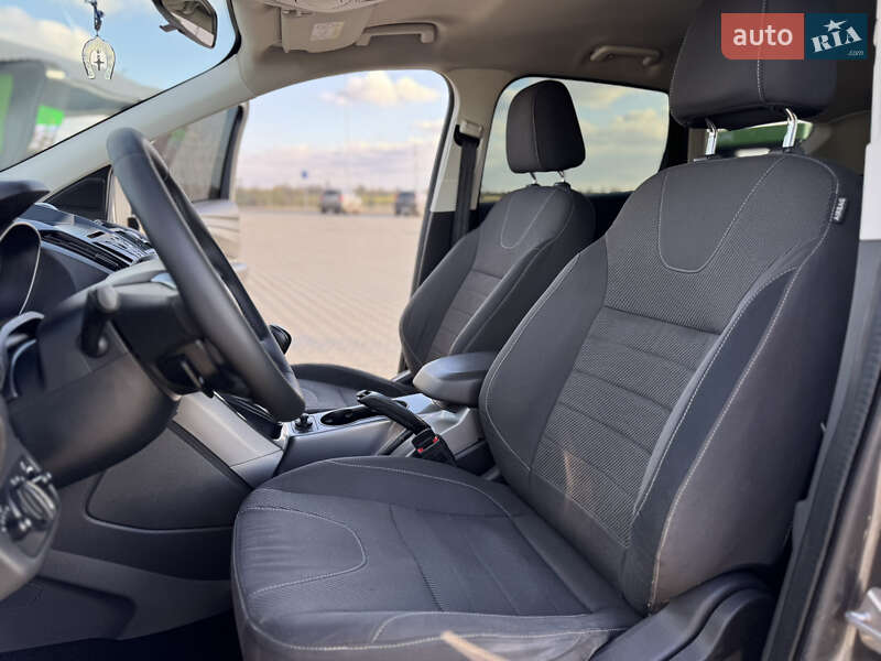 Позашляховик / Кросовер Ford Kuga 2015 в Миколаєві