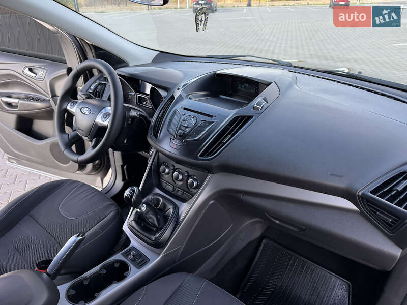 Позашляховик / Кросовер Ford Kuga 2015 в Миколаєві