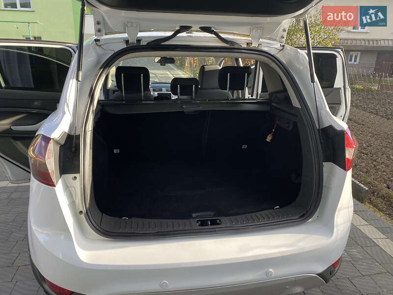 Позашляховик / Кросовер Ford Kuga 2011 в Стрию