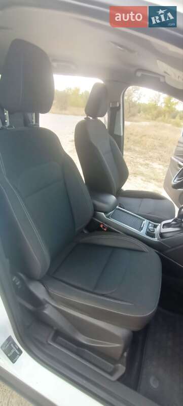 Внедорожник / Кроссовер Ford Kuga 2018 в Днепре фото 12 Внедорожник / Кроссовер Ford Kuga 2018 в Днепре