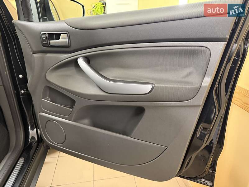 Внедорожник / Кроссовер Ford Kuga 2012 в Киеве