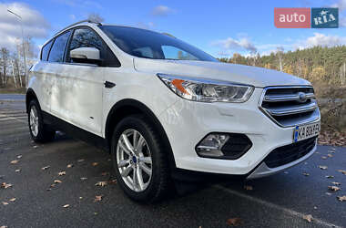 Внедорожник / Кроссовер Ford Kuga 2016 в Киеве