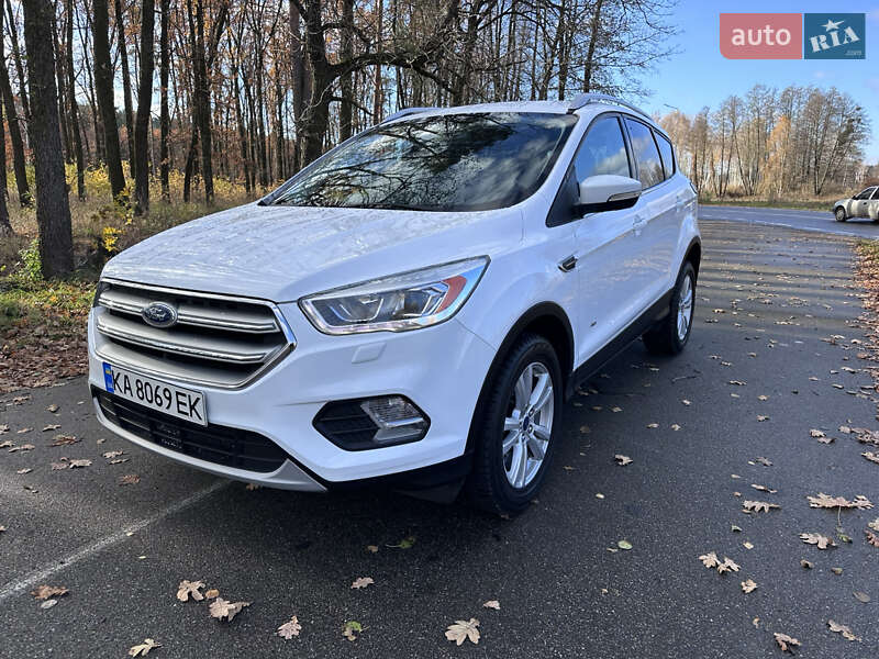 Внедорожник / Кроссовер Ford Kuga 2016 в Киеве