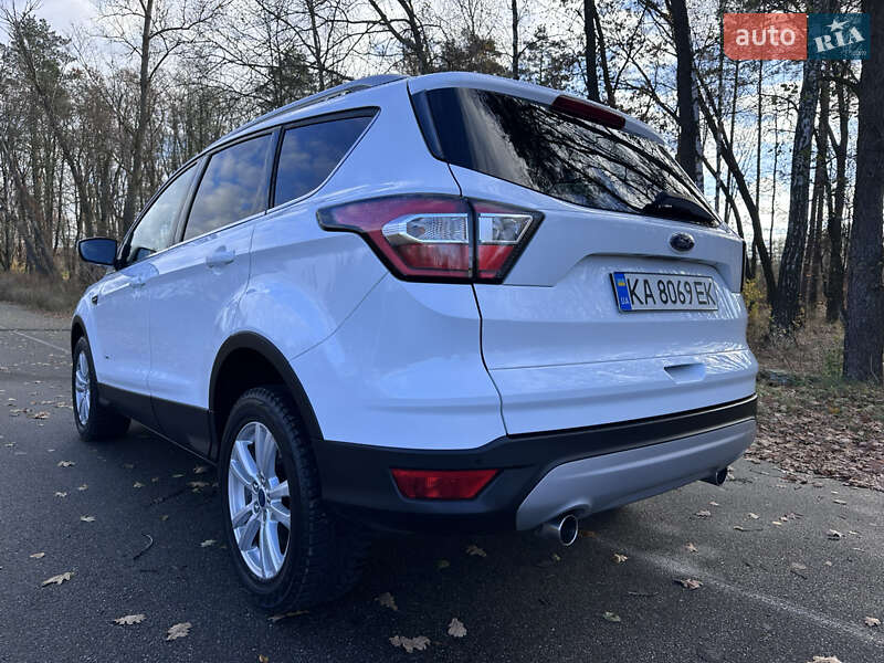 Внедорожник / Кроссовер Ford Kuga 2016 в Киеве