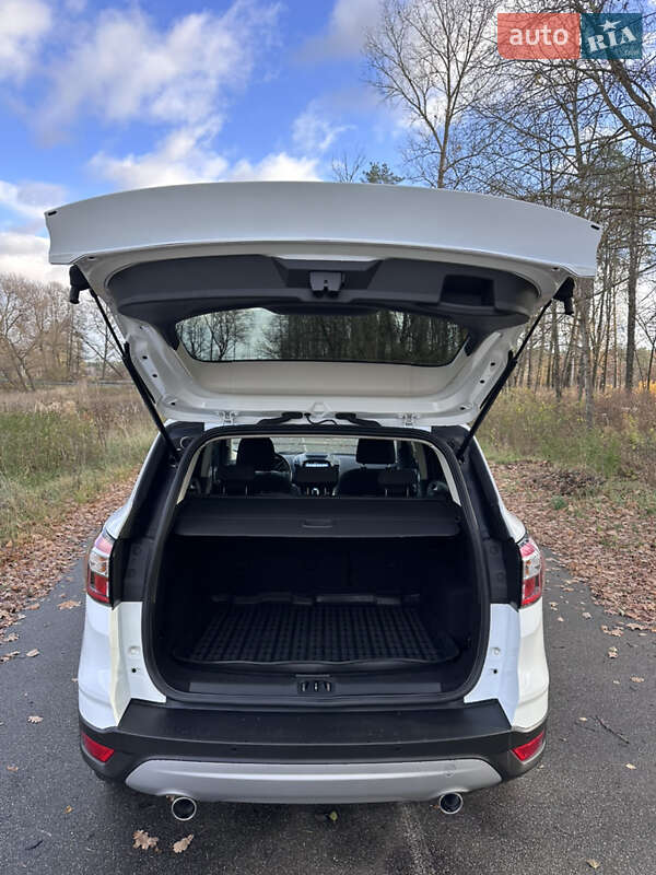 Внедорожник / Кроссовер Ford Kuga 2016 в Киеве