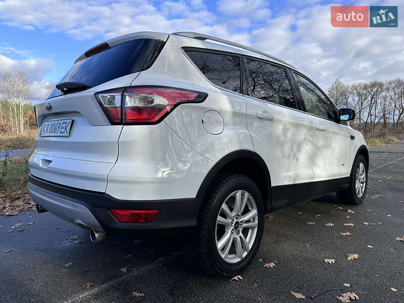 Внедорожник / Кроссовер Ford Kuga 2016 в Киеве