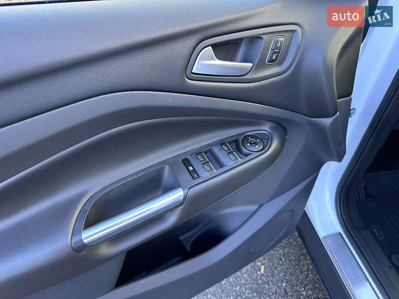 Внедорожник / Кроссовер Ford Kuga 2016 в Киеве