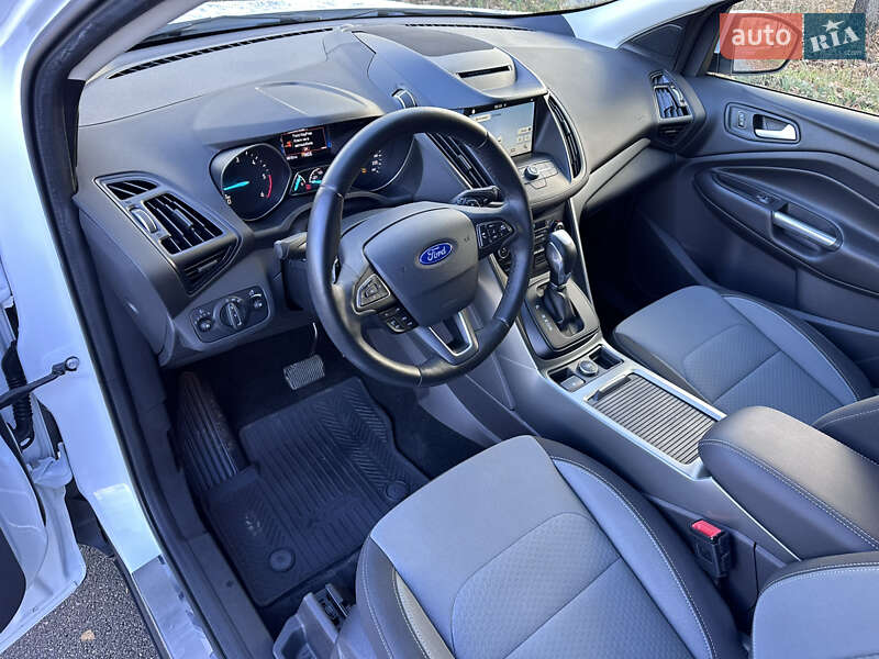 Внедорожник / Кроссовер Ford Kuga 2016 в Киеве