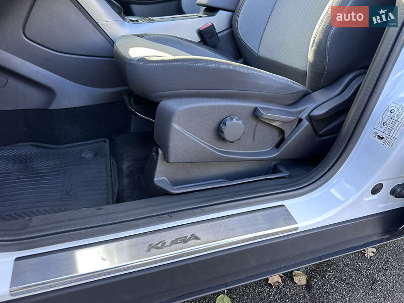 Внедорожник / Кроссовер Ford Kuga 2016 в Киеве