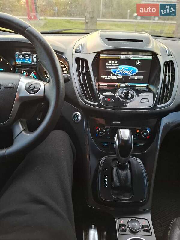 Внедорожник / Кроссовер Ford Kuga 2016 в Черновцах