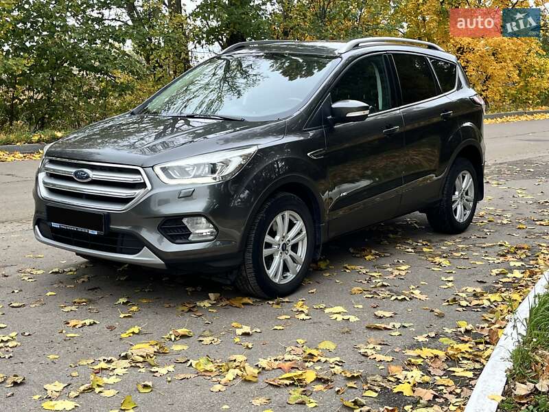 Позашляховик / Кросовер Ford Kuga 2017 в Києві