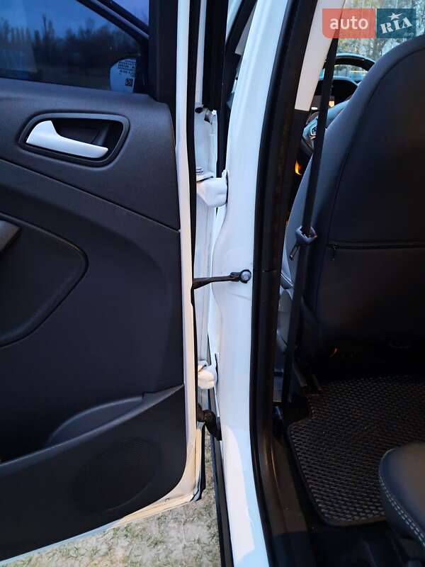 Внедорожник / Кроссовер Ford Kuga 2017 в Чернигове фото 29 Внедорожник / Кроссовер Ford Kuga 2017 в Чернигове