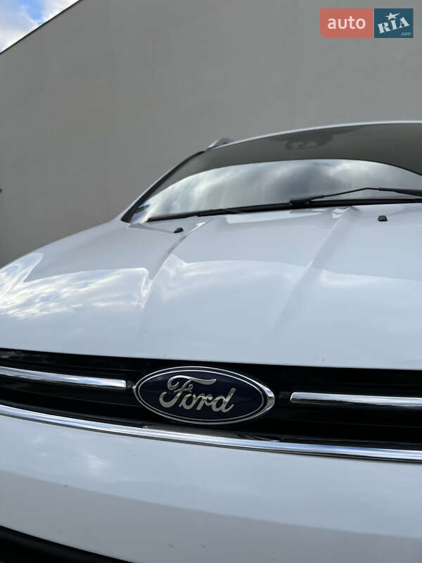 Позашляховик / Кросовер Ford Kuga 2013 в Луцьку