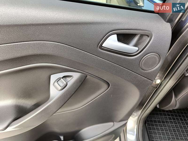 Внедорожник / Кроссовер Ford Kuga 2016 в Калуше