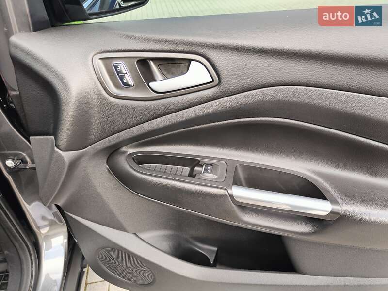 Внедорожник / Кроссовер Ford Kuga 2016 в Калуше