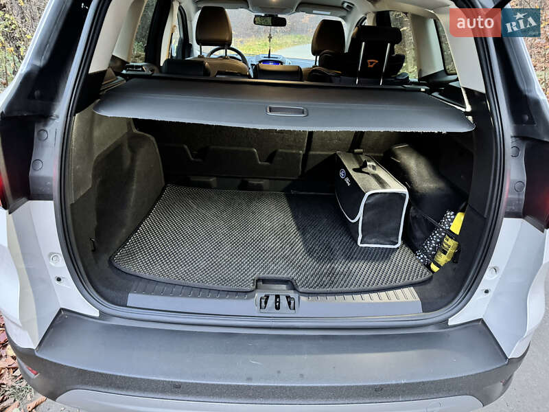 Позашляховик / Кросовер Ford Kuga 2019 в Чернівцях