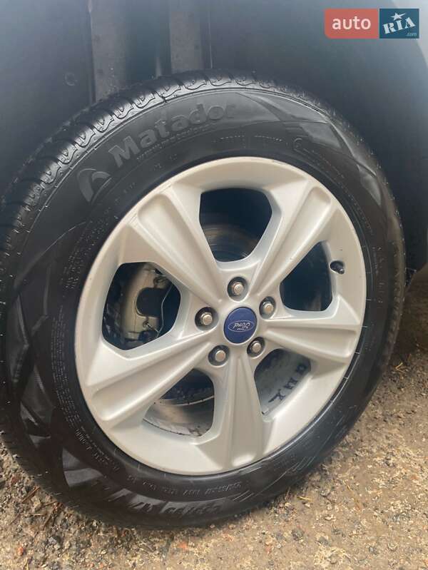 Позашляховик / Кросовер Ford Kuga 2015 в Южноукраїнську