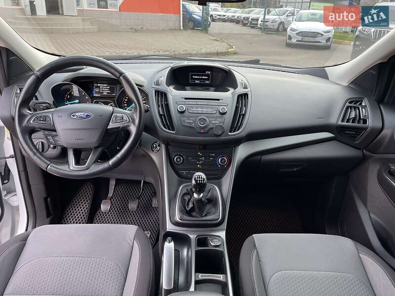 Позашляховик / Кросовер Ford Kuga 2016 в Миколаєві