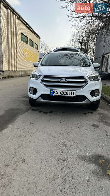 Позашляховик / Кросовер Ford Kuga 2019 в Хмельницькому