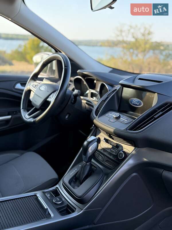 Внедорожник / Кроссовер Ford Kuga 2017 в Днепре фото 17 Внедорожник / Кроссовер Ford Kuga 2017 в Днепре