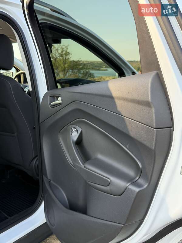 Внедорожник / Кроссовер Ford Kuga 2017 в Днепре фото 15 Внедорожник / Кроссовер Ford Kuga 2017 в Днепре