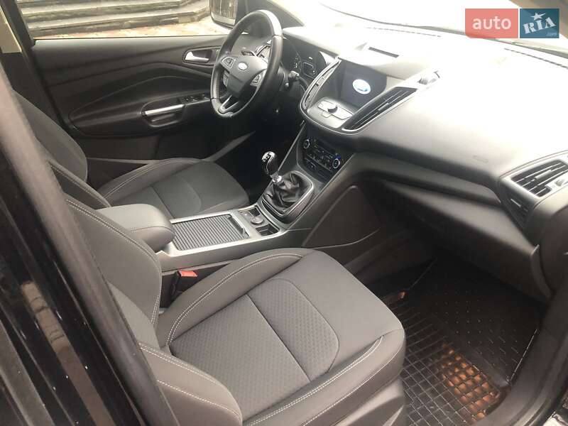 Позашляховик / Кросовер Ford Kuga 2017 в Ніжині