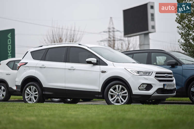 Позашляховик / Кросовер Ford Kuga 2019 в Києві