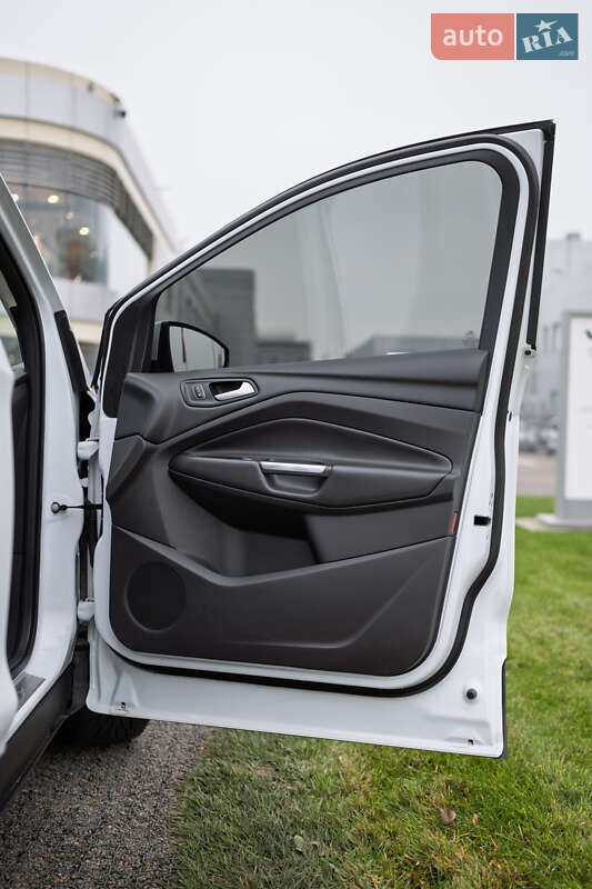 Позашляховик / Кросовер Ford Kuga 2019 в Києві