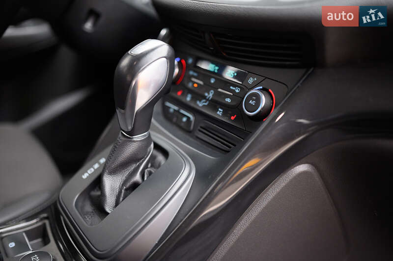 Позашляховик / Кросовер Ford Kuga 2019 в Києві