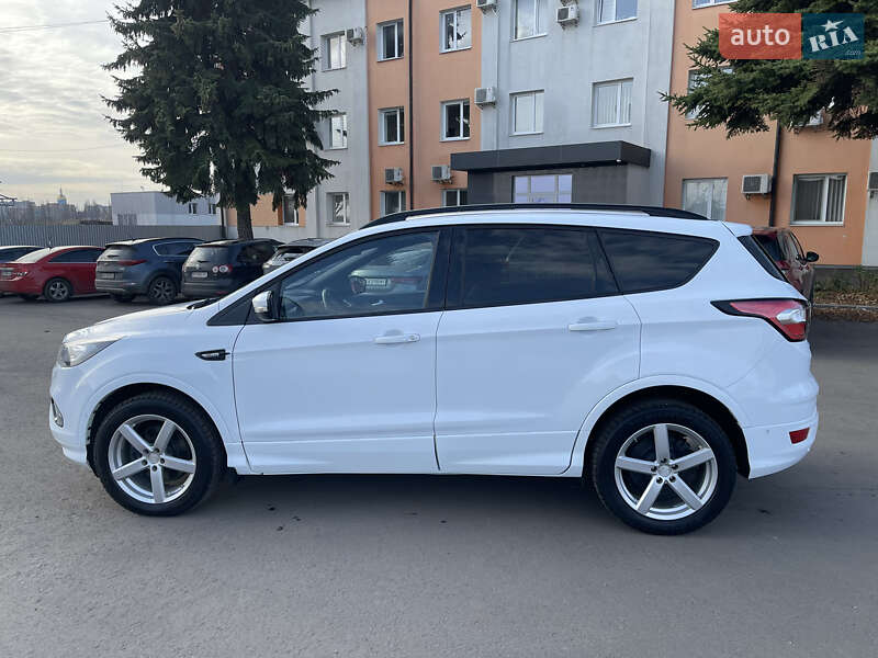 Внедорожник / Кроссовер Ford Kuga 2019 в Ровно