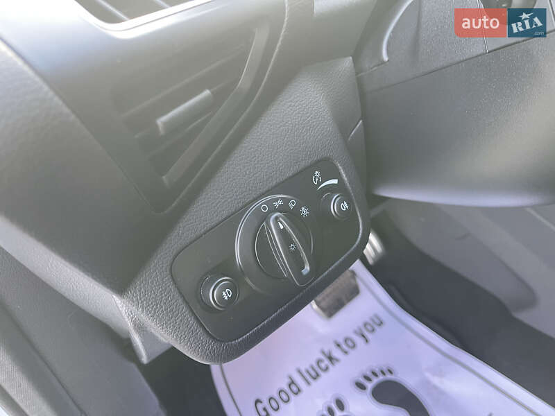 Внедорожник / Кроссовер Ford Kuga 2019 в Ровно